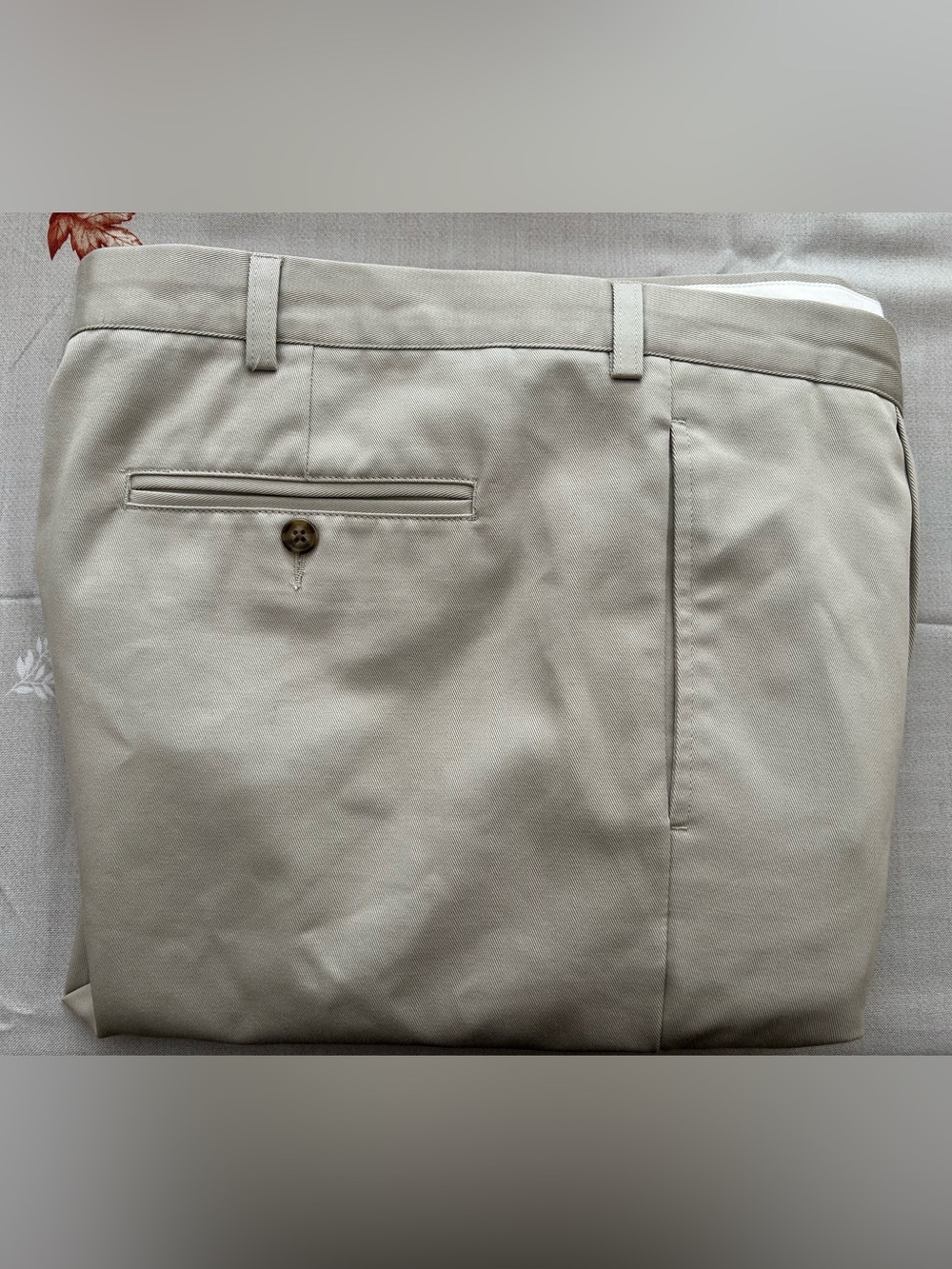 LL Bean Men's Natural Fit Pants 46x32 100% Cotton Khaki Chinos Pleated Front